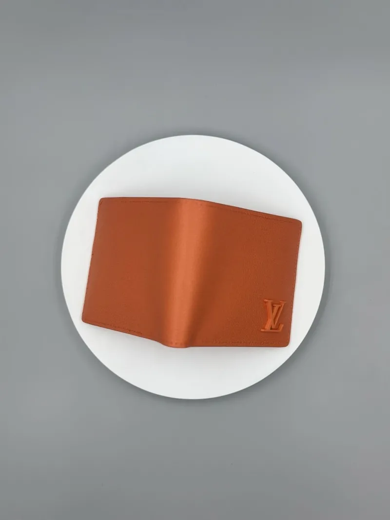Alternative view of LV Wallets-499