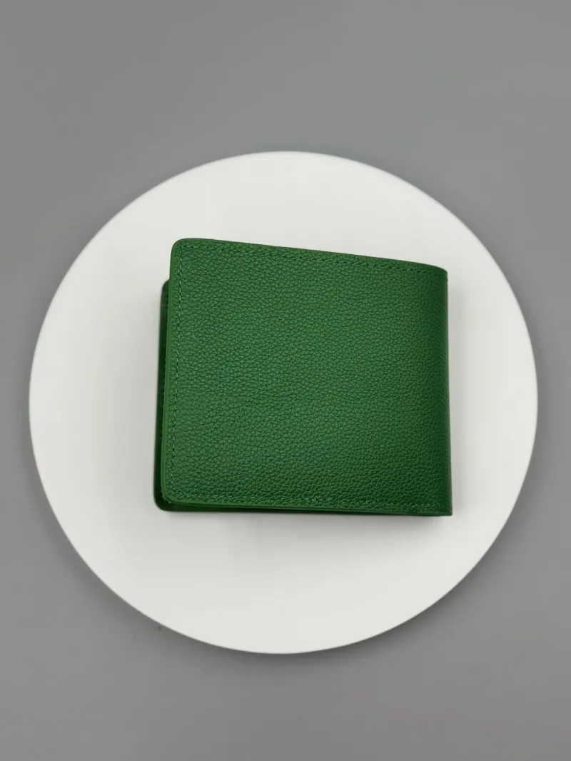 Alternative view of LV Wallets-500