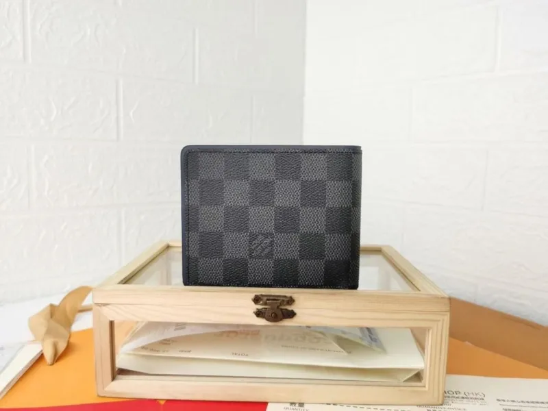LV Wallets-504