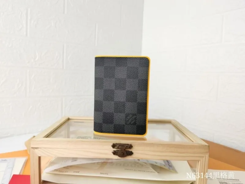 LV Wallets-506