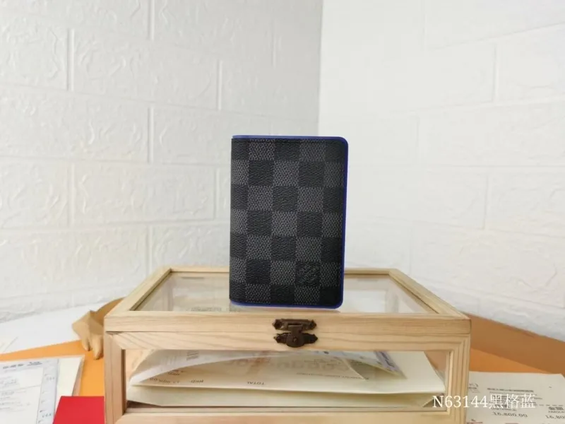 LV Wallets-508