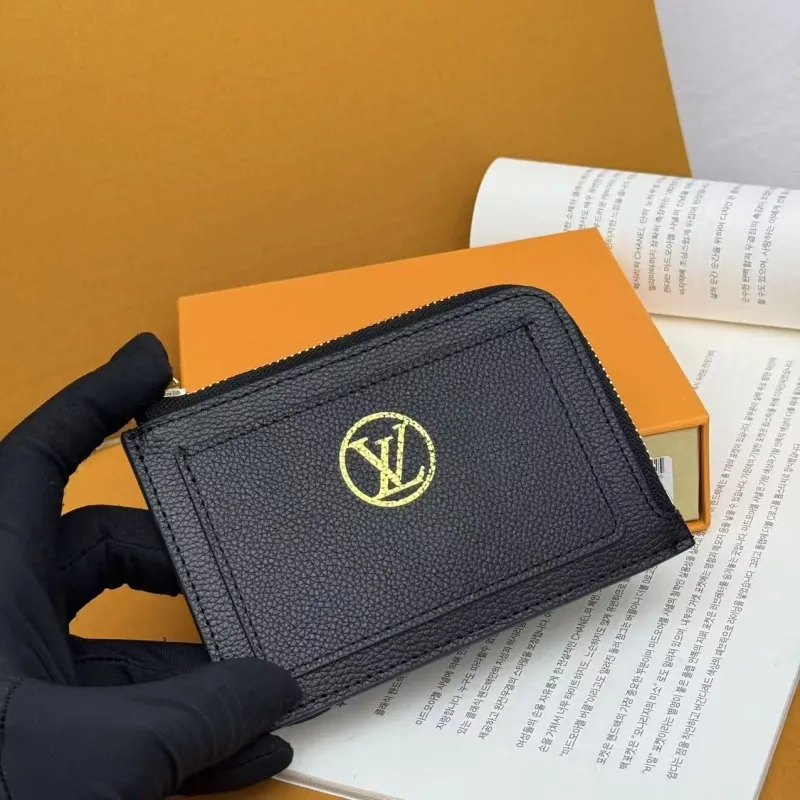 Alternative view of LV Wallets-513