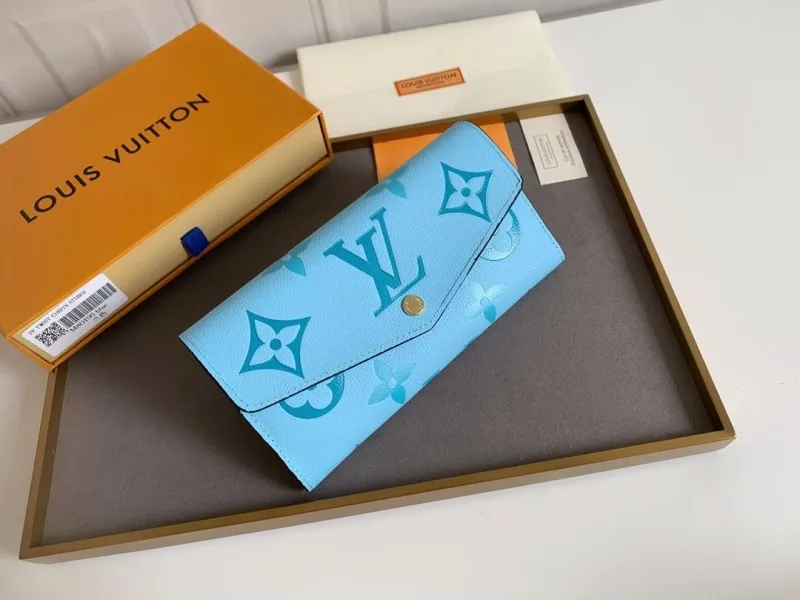 Alternative view of LV Wallets-519