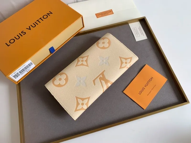 Alternative view of LV Wallets-520