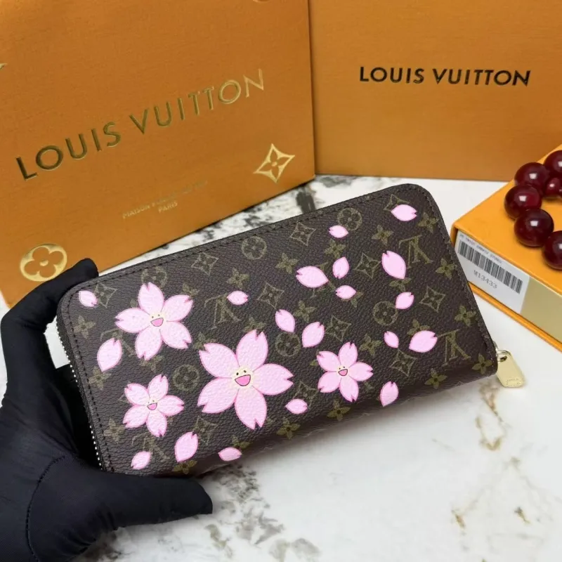 Alternative view of LV Wallets-522