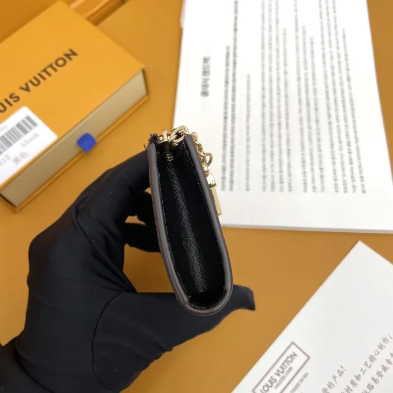 Alternative view of LV Wallets-528