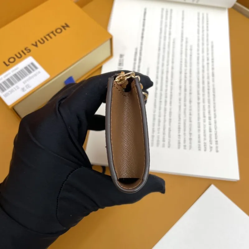Alternative view of LV Wallets-529