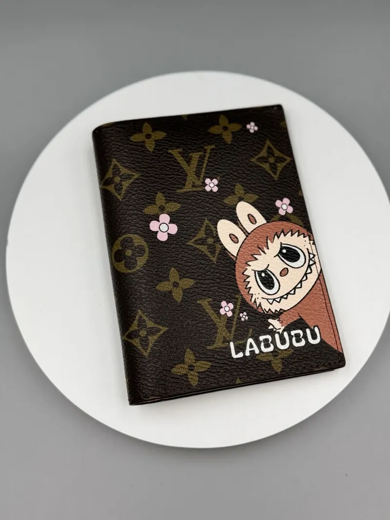 LV Wallets-532