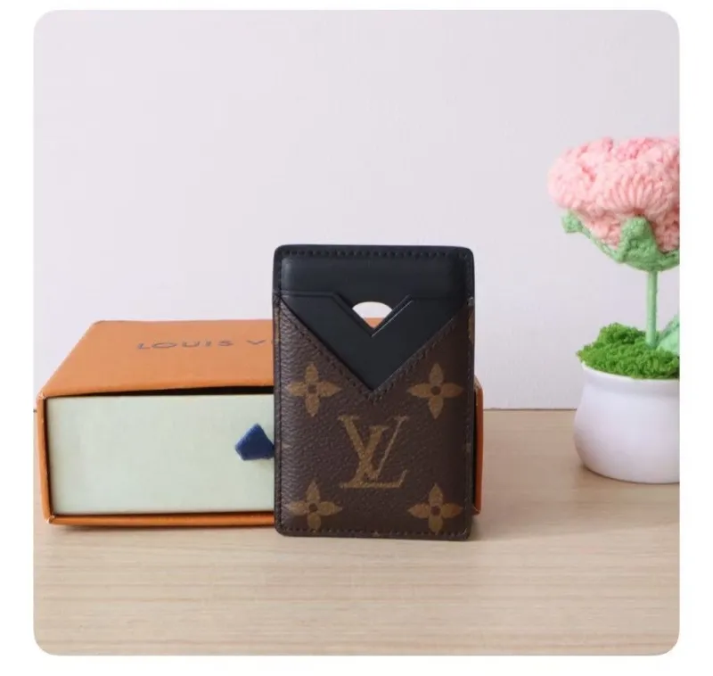 LV Wallets-535