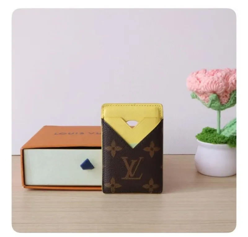 LV Wallets-537