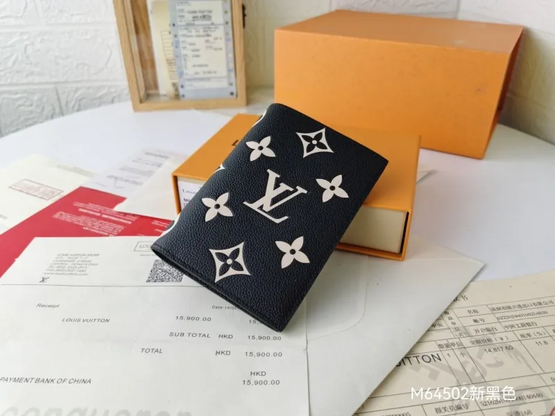 LV Wallets-540