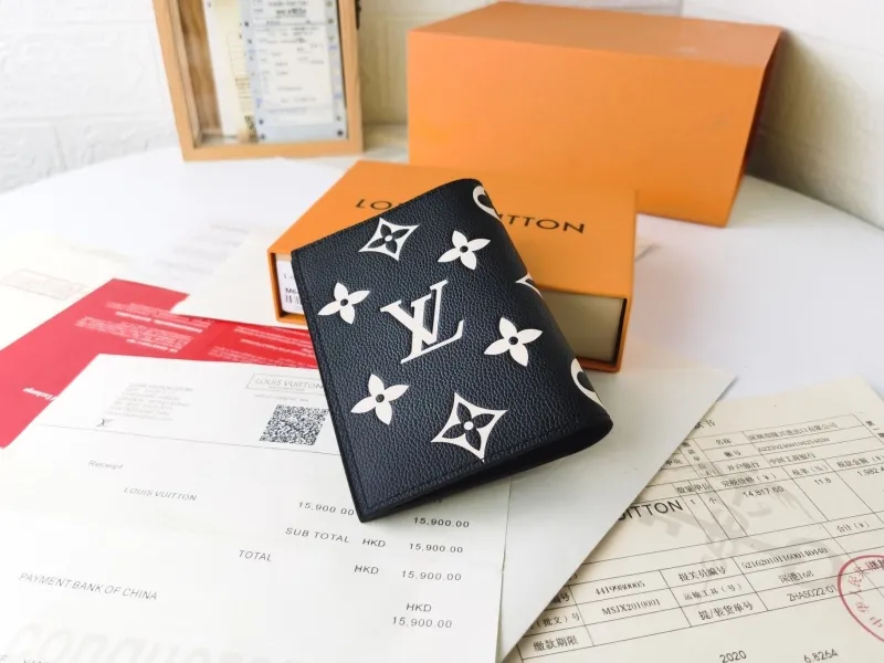 Alternative view of LV Wallets-540