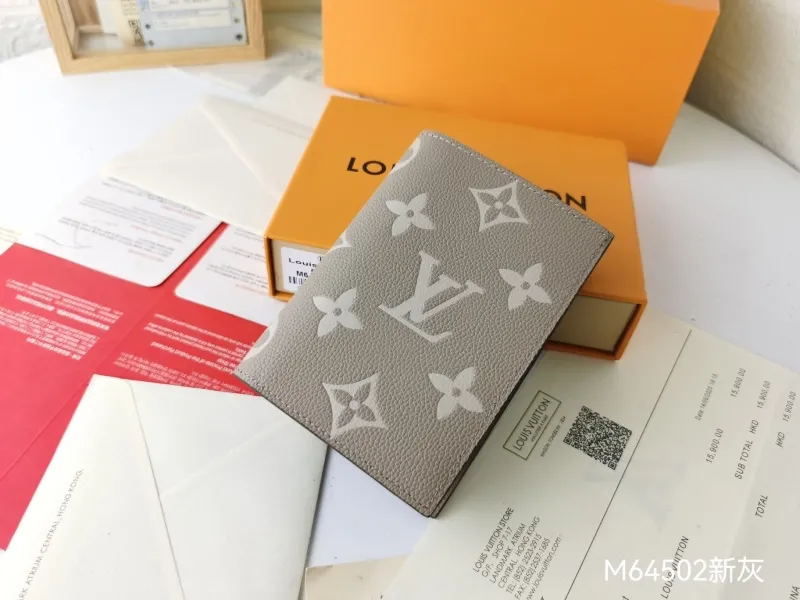 LV Wallets-541