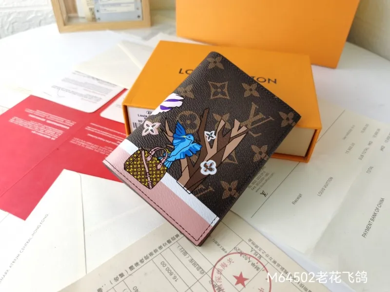 LV Wallets-542