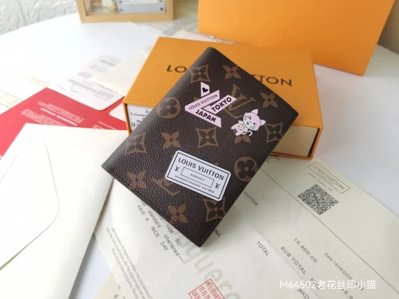 LV Wallets-544