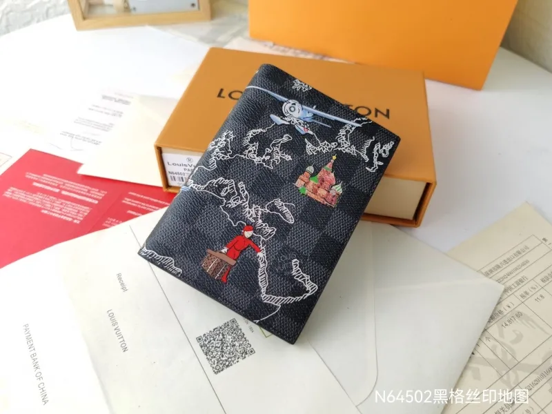 LV Wallets-546