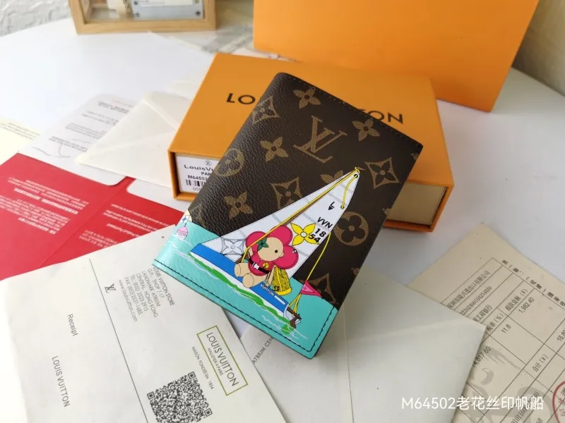 LV Wallets-552