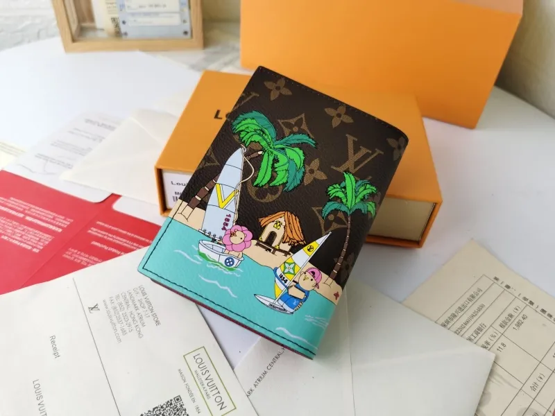 Alternative view of LV Wallets-552