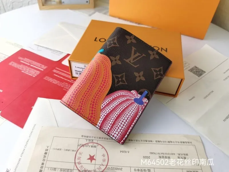 LV Wallets-557