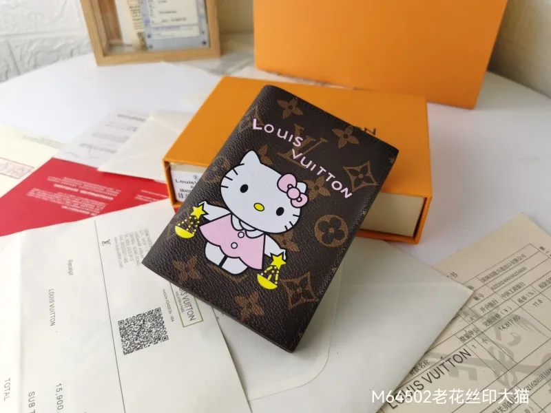 LV Wallets-562