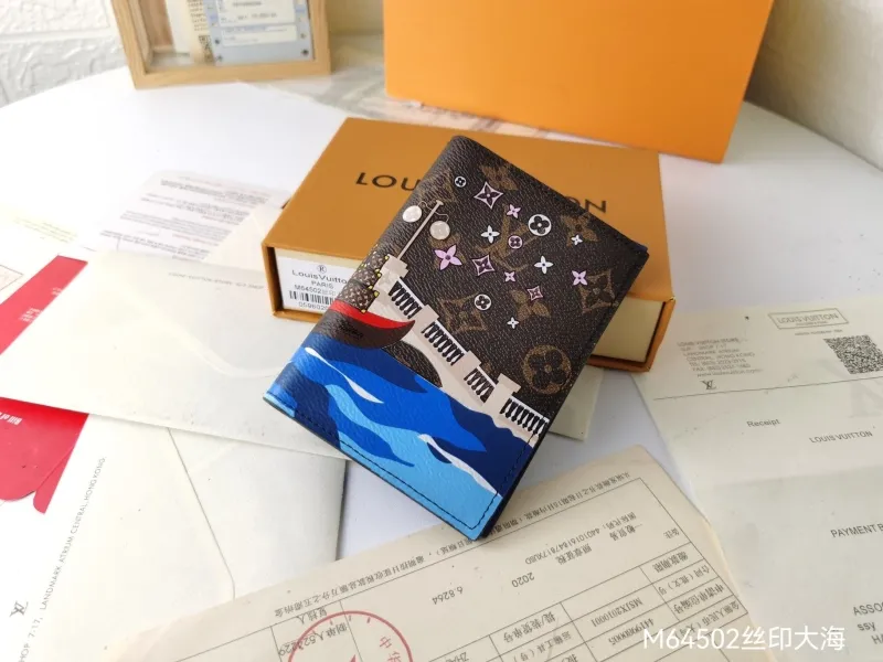 LV Wallets-564