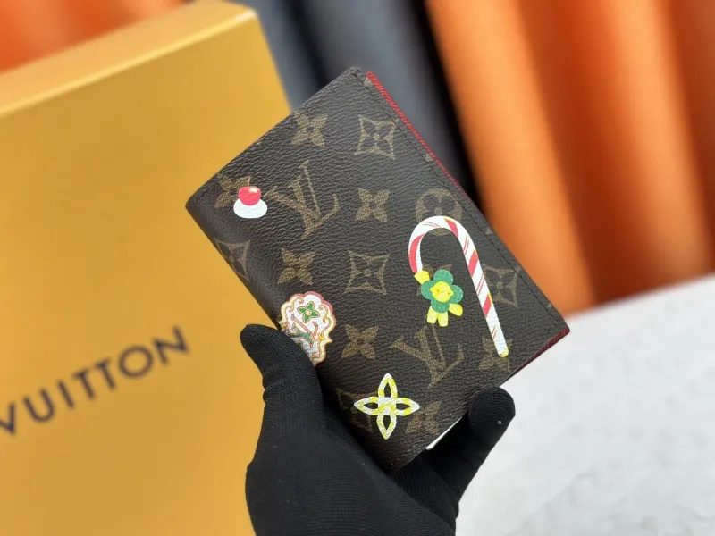 LV Wallets-565
