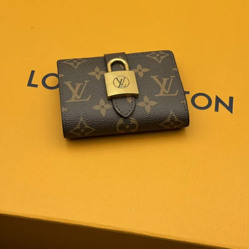 LV Wallets-572