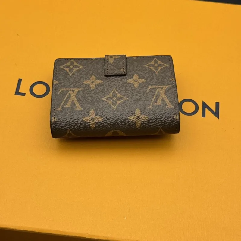 Alternative view of LV Wallets-572