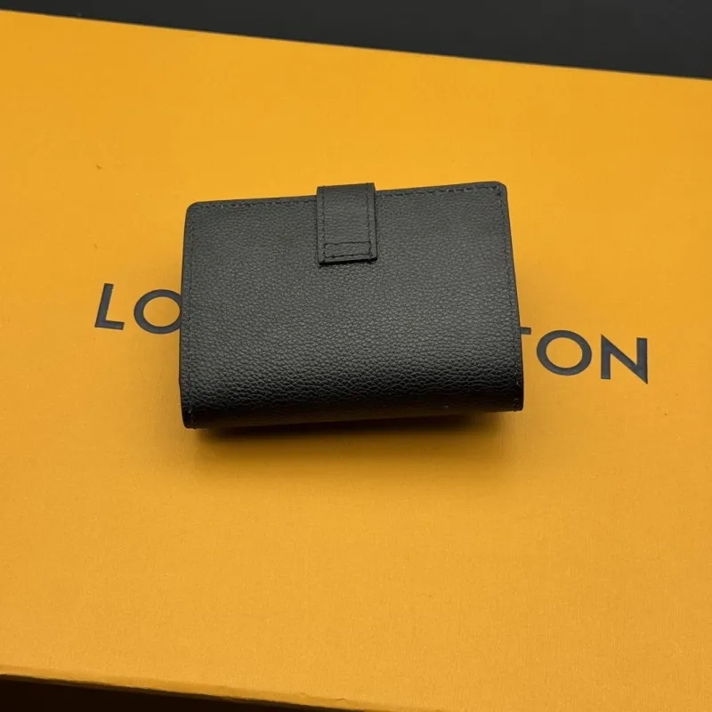 Alternative view of LV Wallets-575