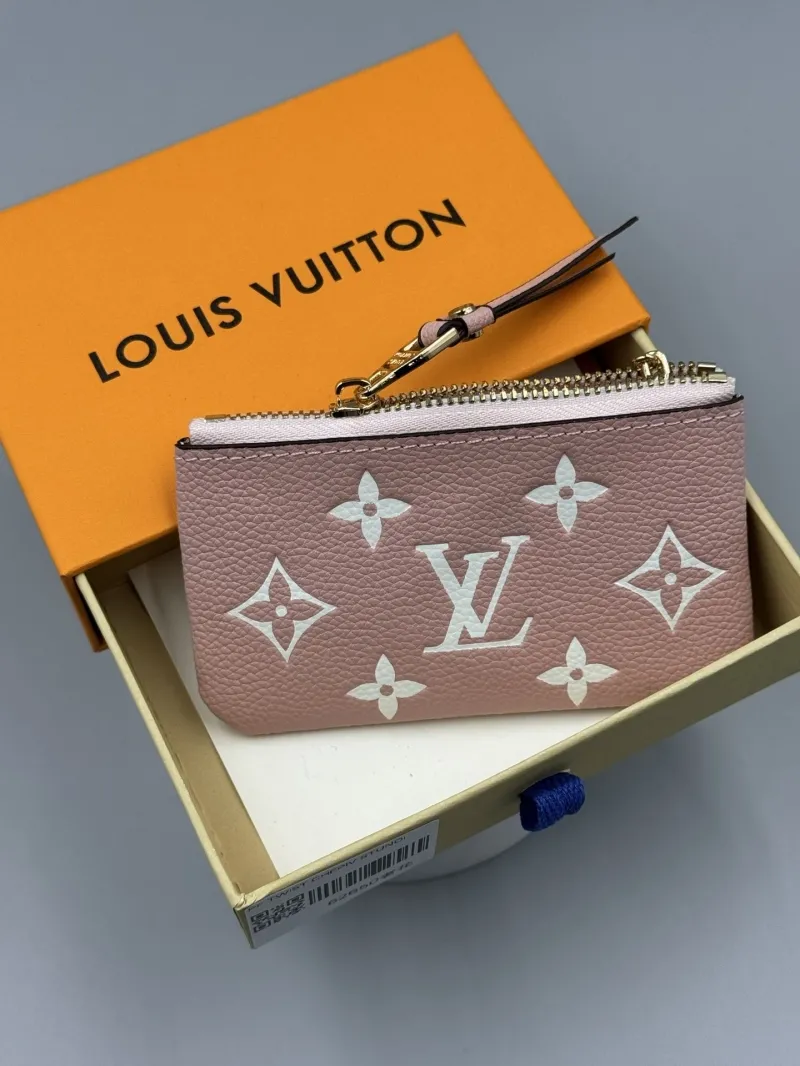 Alternative view of LV Wallets-576