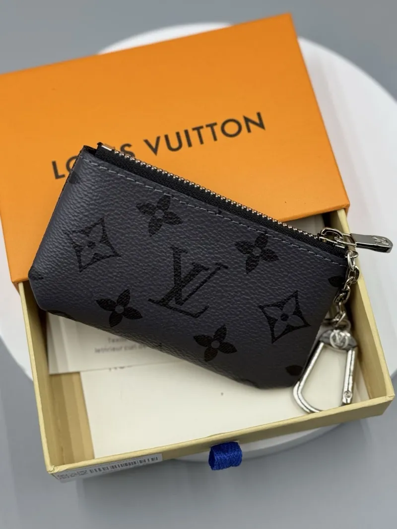 Alternative view of LV Wallets-582