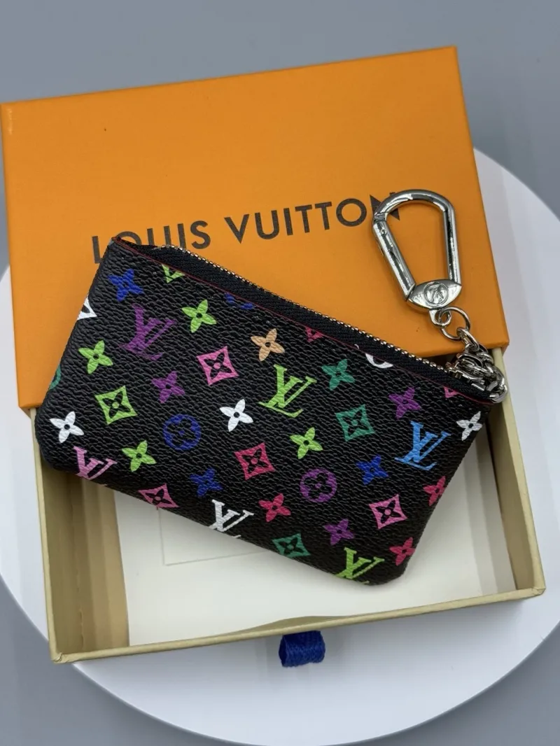 Alternative view of LV Wallets-584