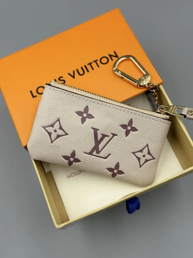 Alternative view of LV Wallets-586
