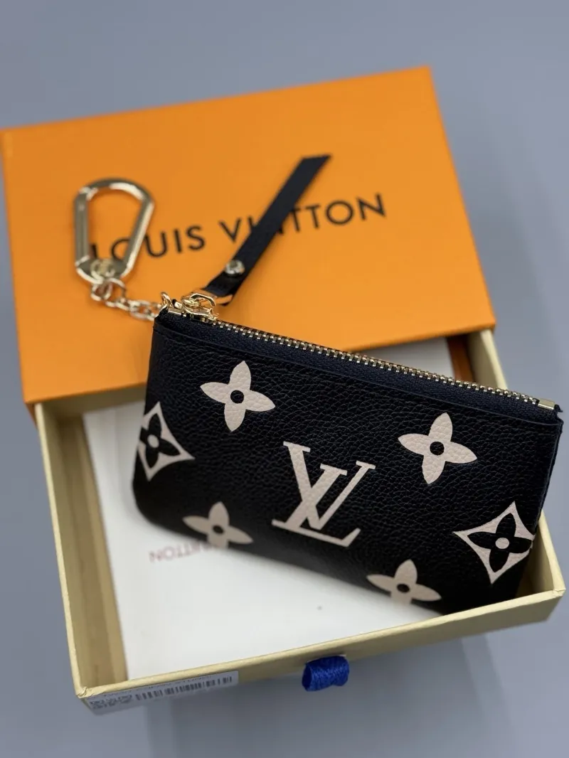 LV Wallets-587