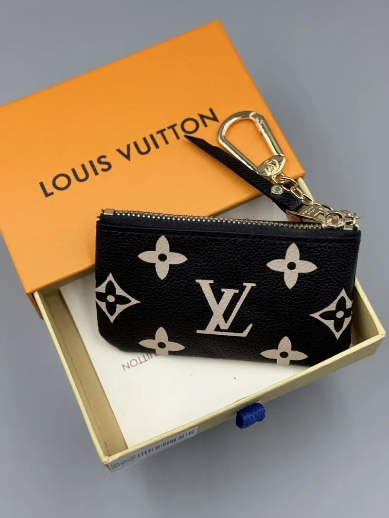 Alternative view of LV Wallets-587
