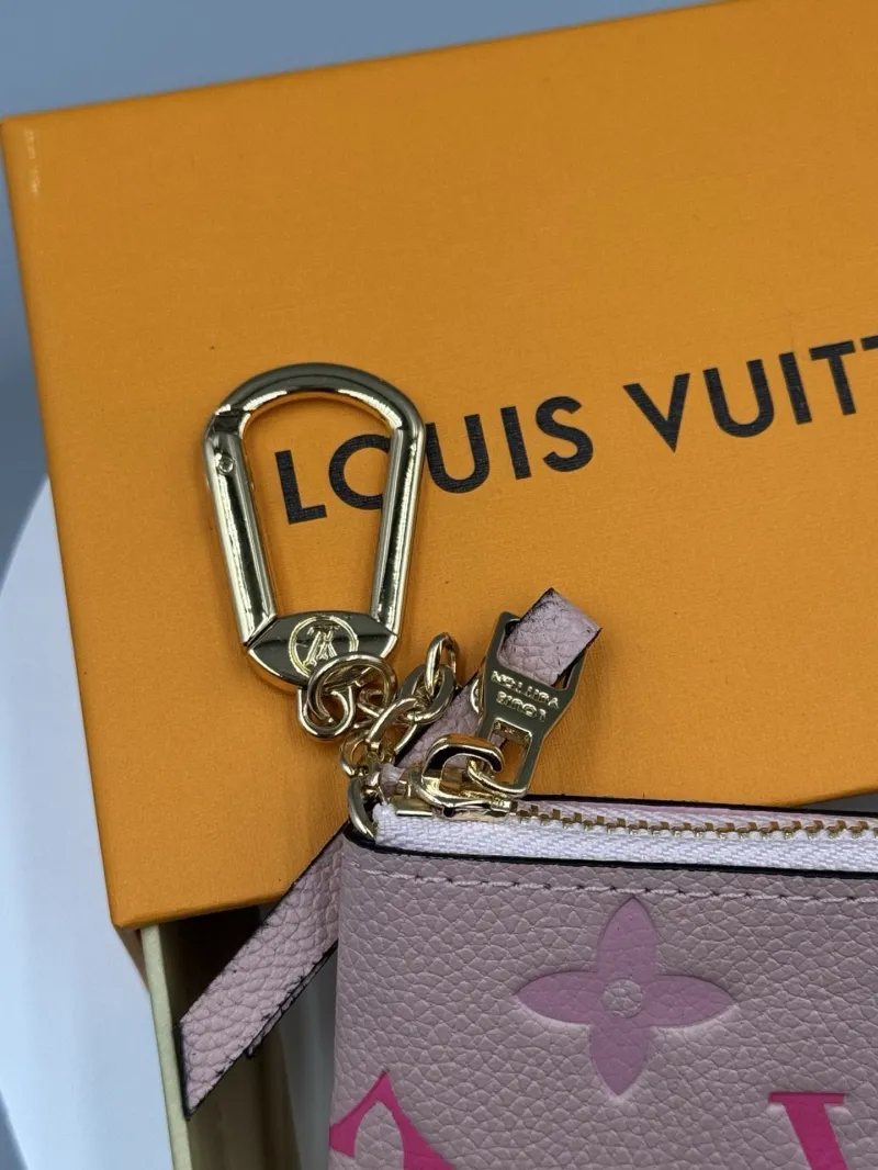 Alternative view of LV Wallets-588