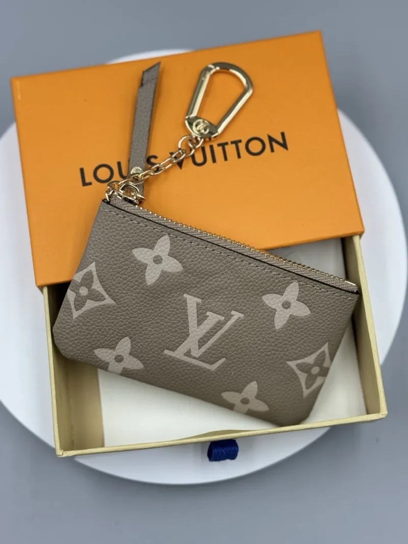 LV Wallets-589