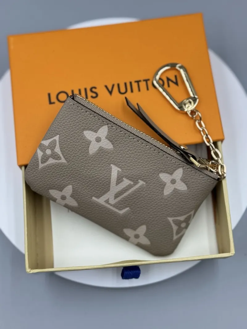 Alternative view of LV Wallets-589