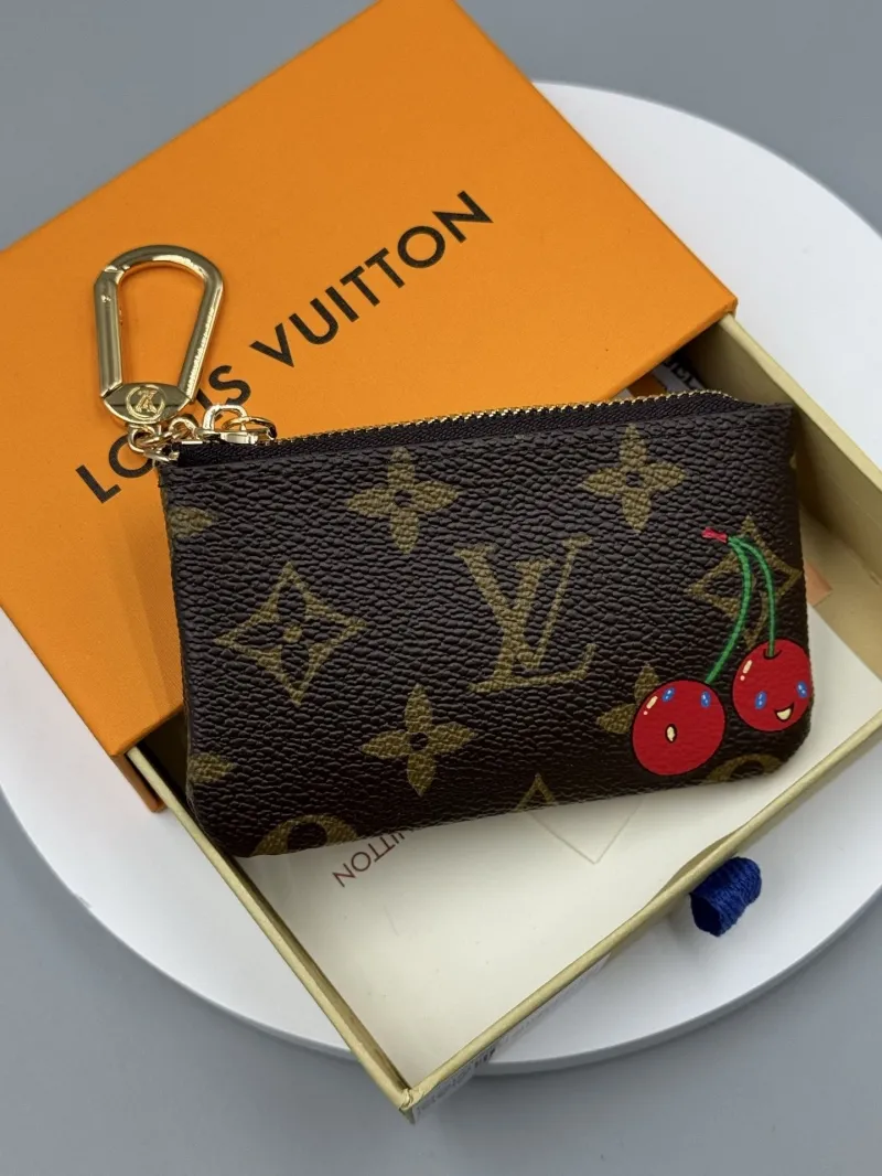 Alternative view of LV Wallets-591