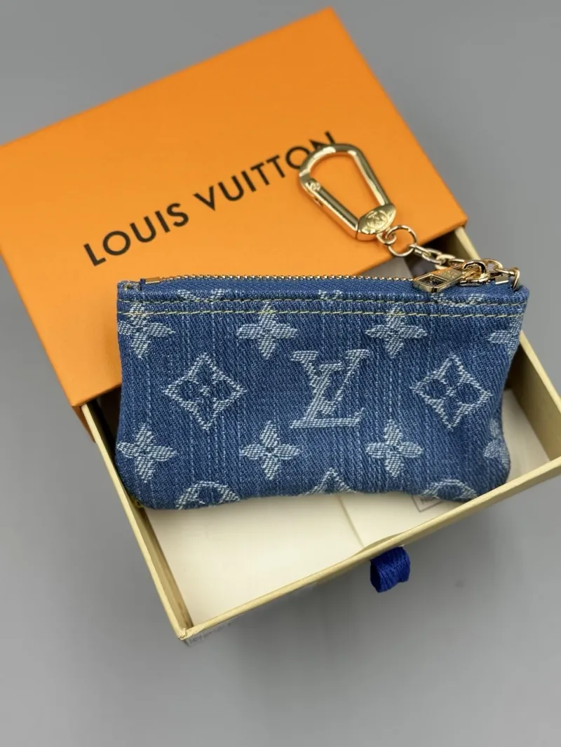 Alternative view of LV Wallets-593