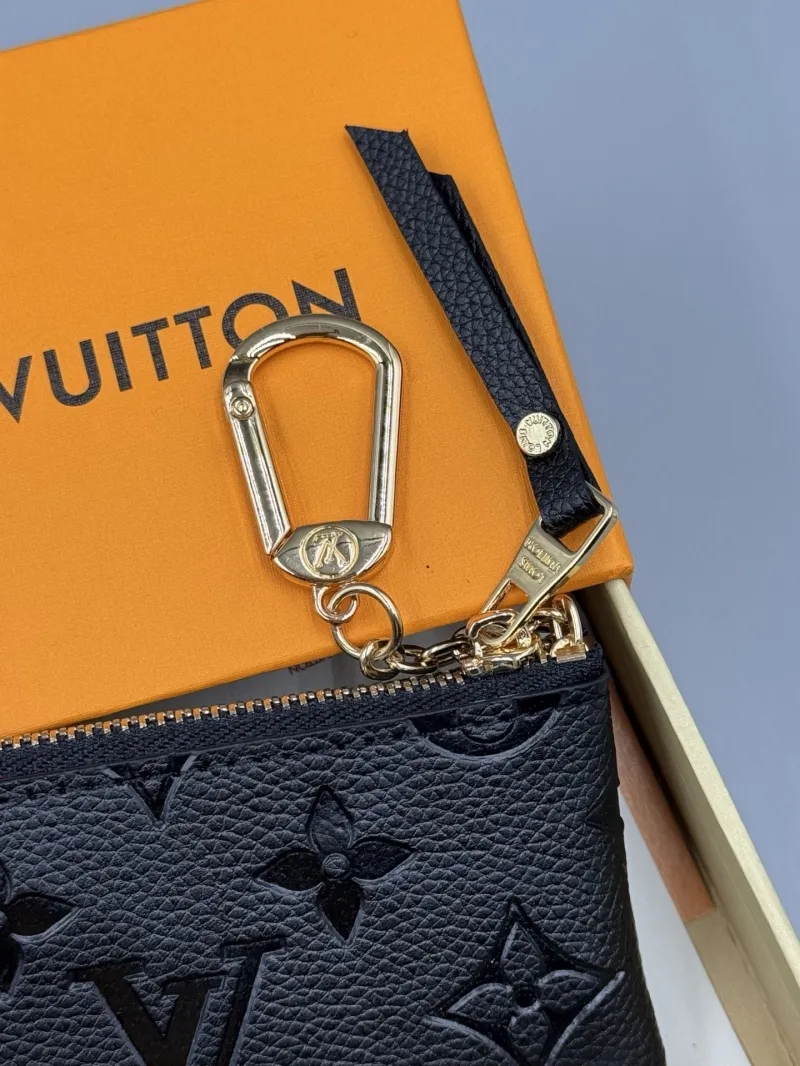Alternative view of LV Wallets-594