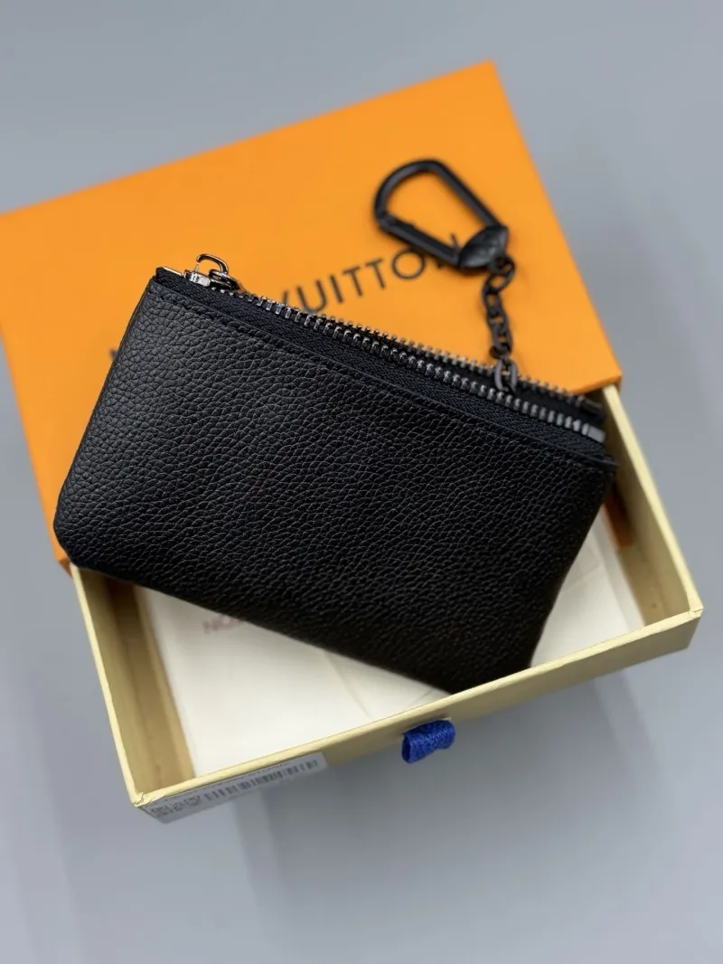 Alternative view of LV Wallets-595