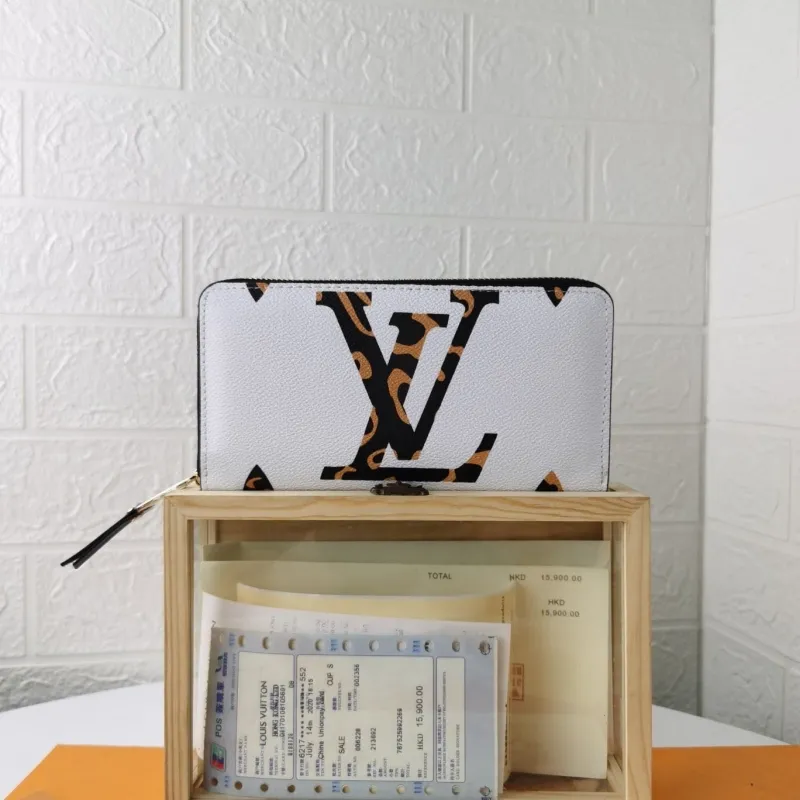 LV Wallets-597