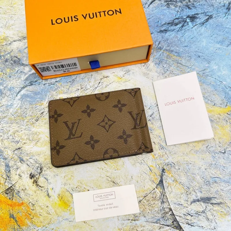 Alternative view of LV Wallets-606