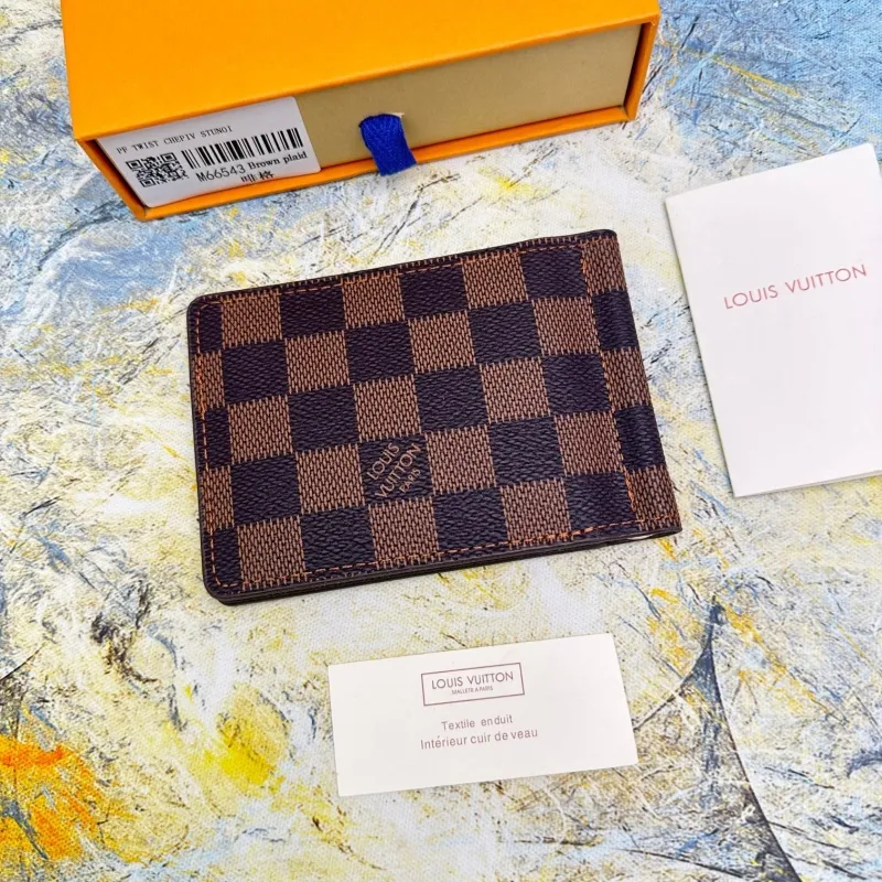 Alternative view of LV Wallets-607