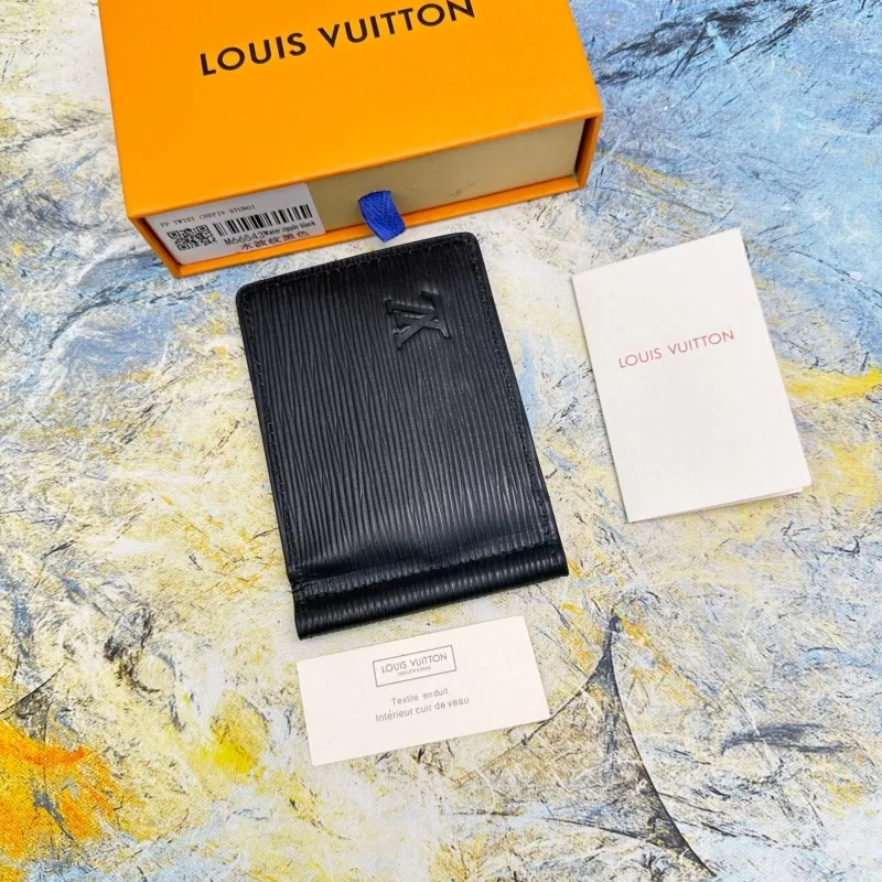 Alternative view of LV Wallets-610