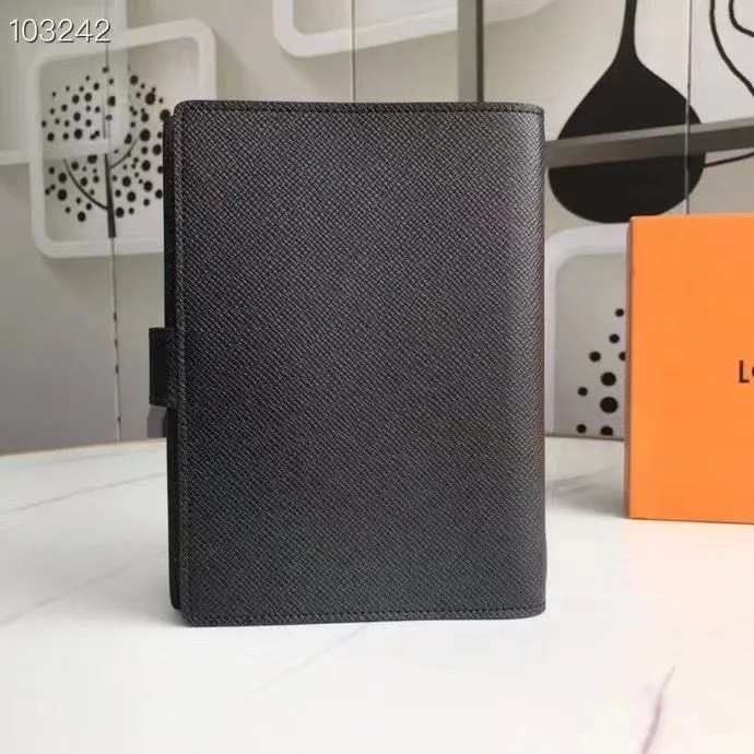 Alternative view of LV Wallets-613