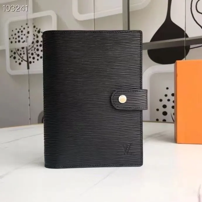 LV Wallets-614