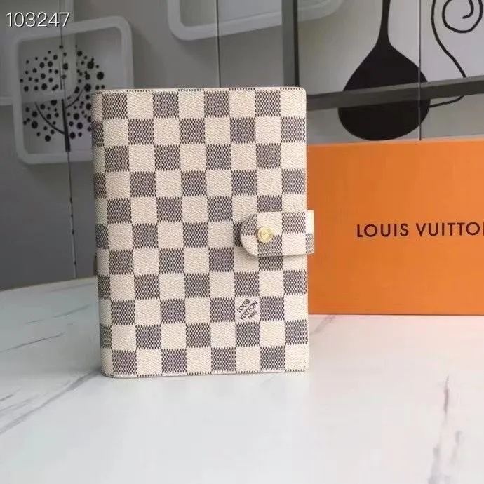 LV Wallets-616