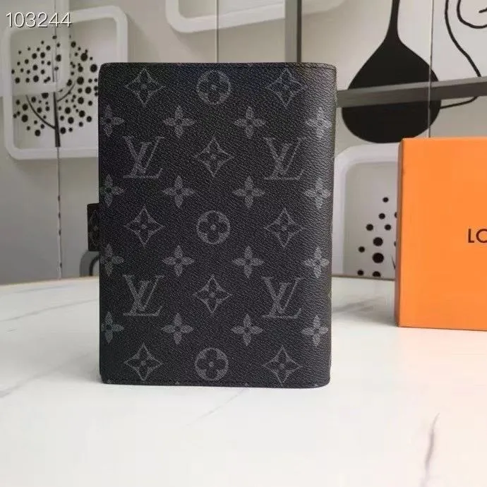 Alternative view of LV Wallets-618